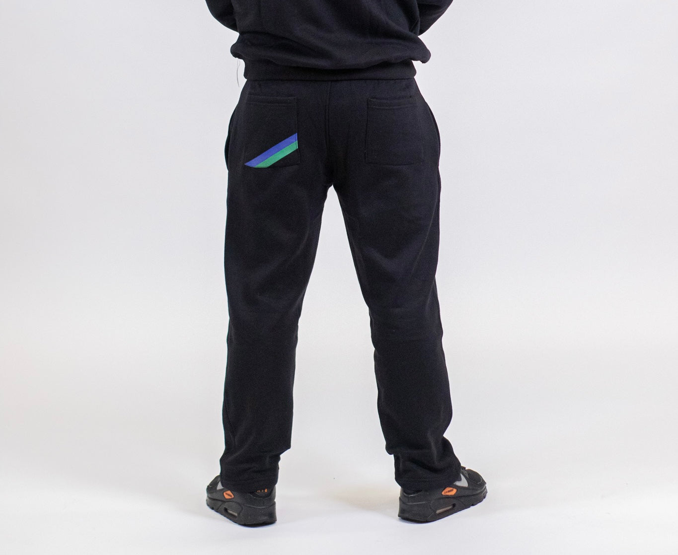 VF Éleve wide sweatpants black pic 2