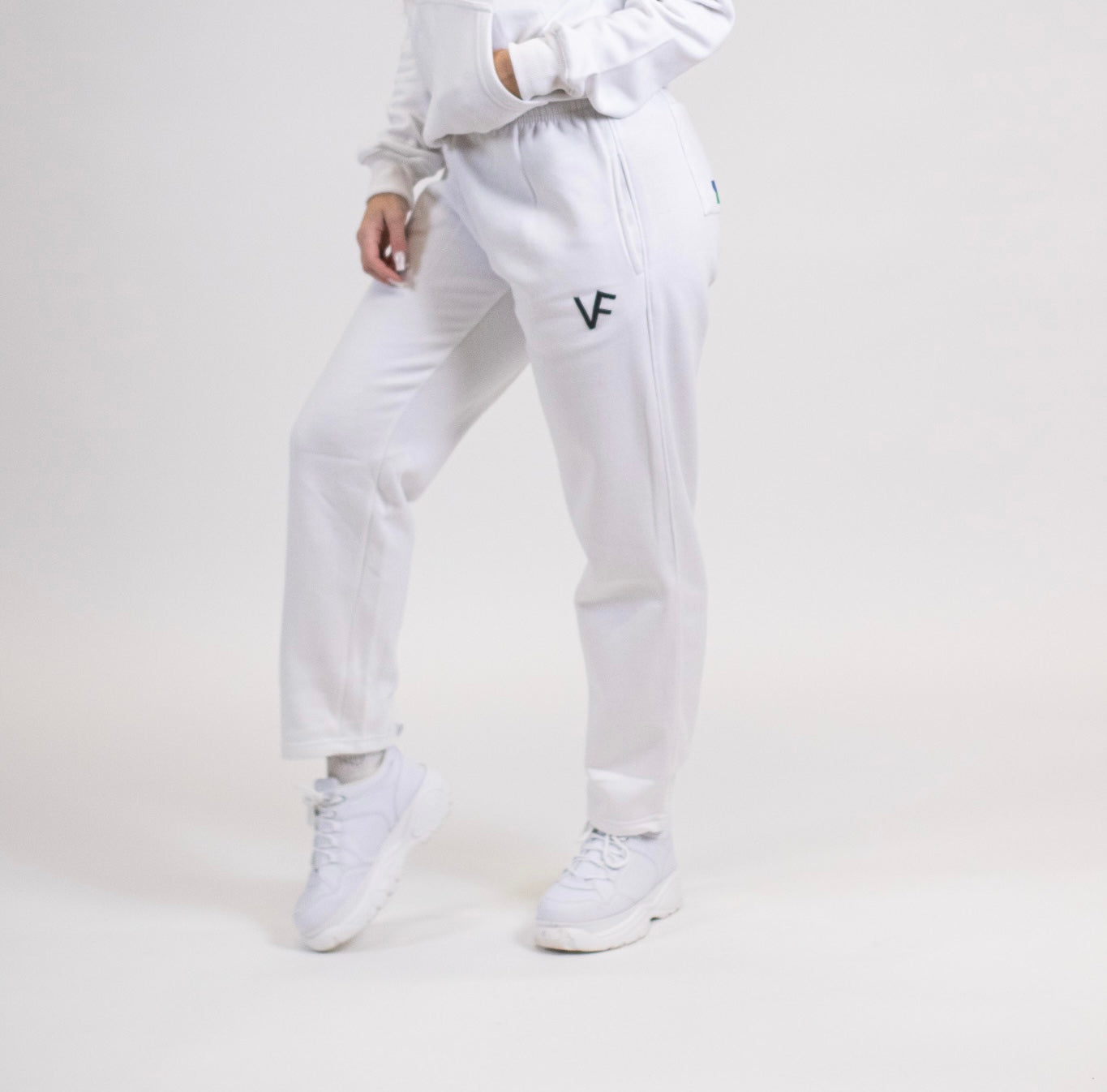 VF Émerite wide sweatpants white pic 4